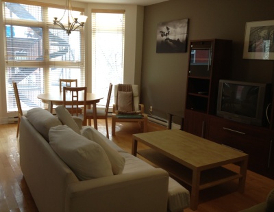 Home Staging West Island Montreal Family Room Before